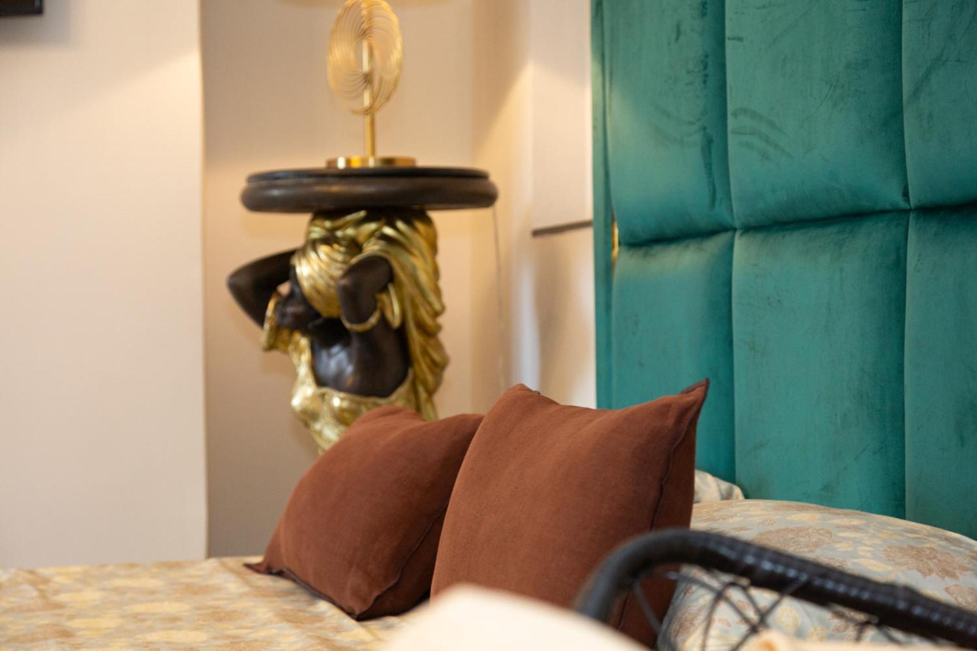 Femme Noir Boutique Fitness E Hotel